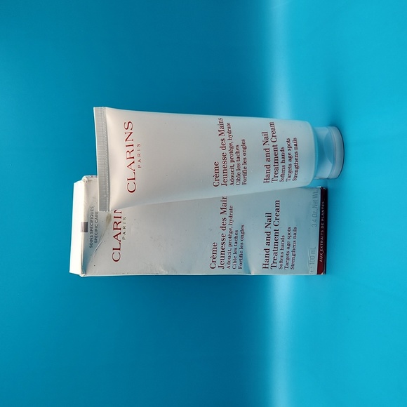 Clarins NIB Hand and Nail Treatment Cream Sealed 100ml** - Picture 1 of 3